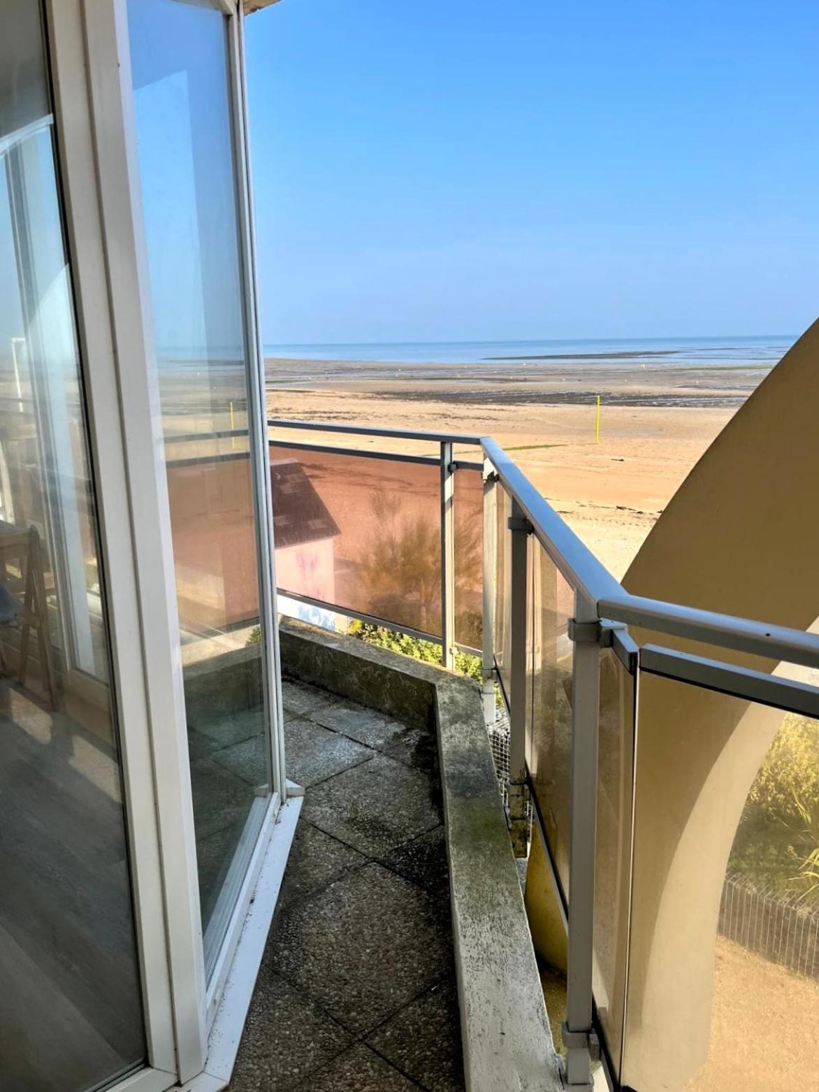Mettons Les Voiles - Appt Vue Mer Avec Loggia Bernières-sur-Mer Exterior foto